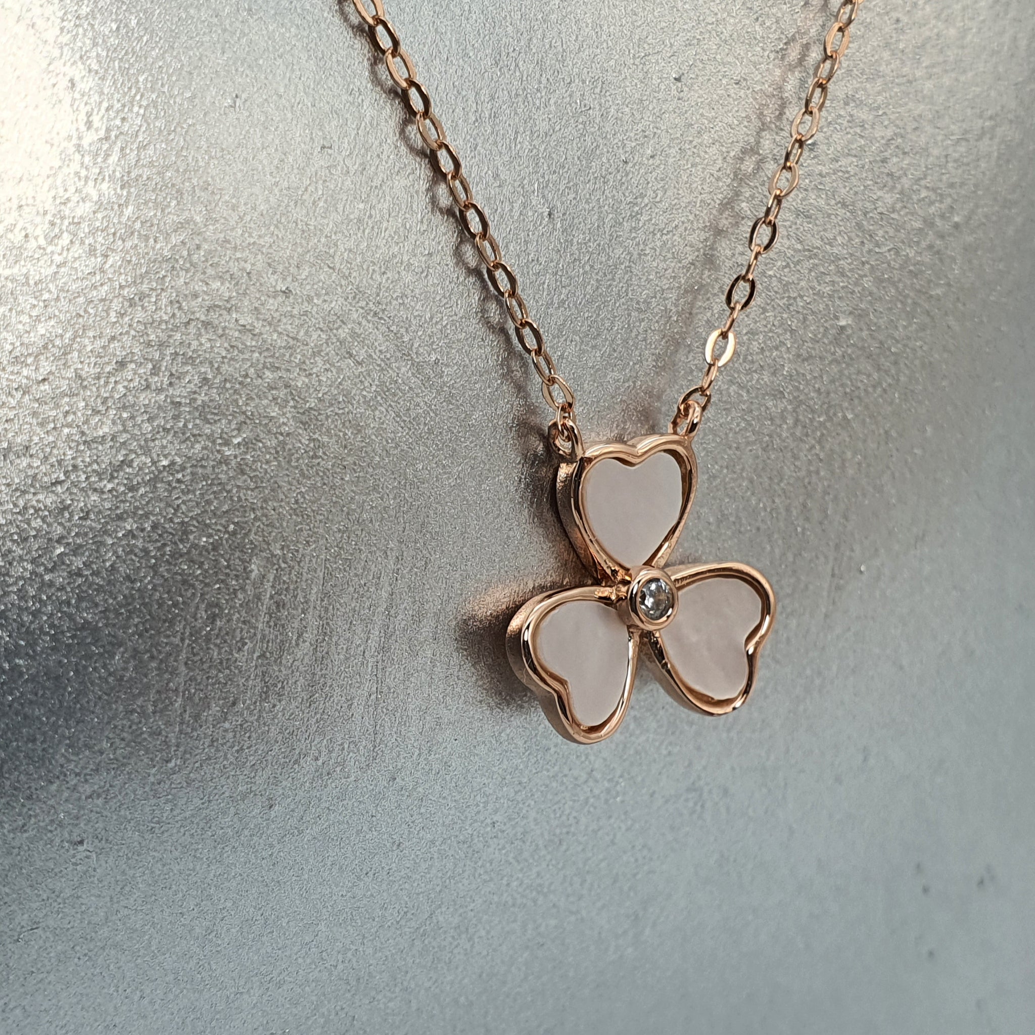 Long four-leaf clover necklace in gold-coloured sterling silver | Laval  Europe