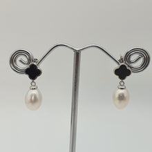 Load image into Gallery viewer, Black Agate Clover &amp; Freshwater Pearl Drop Earring, Sterling Silver
