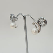 Load image into Gallery viewer, Freshwater Pearl Moon &amp; Star Earring, Sterling Silver
